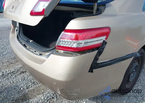 2010 Toyota Camry z USA, uszkodzony, nr VIN 4T1BF3EK5AU115086